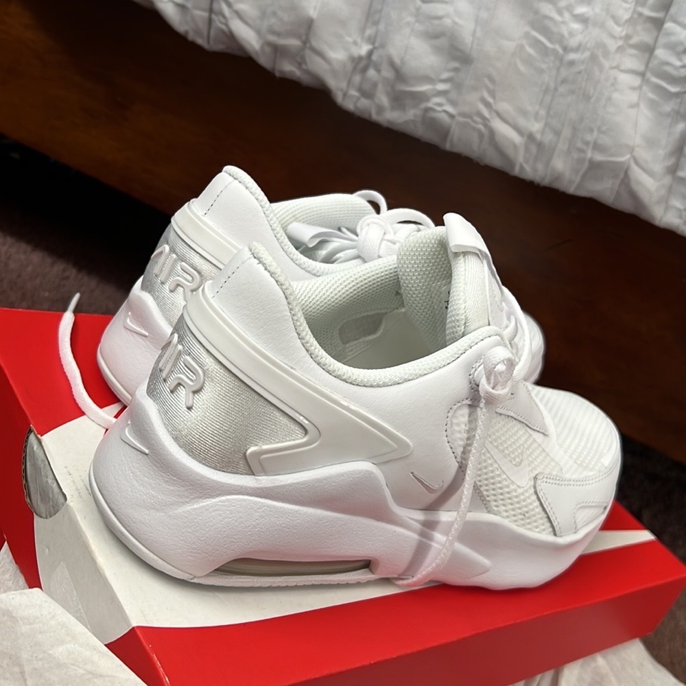 White Nike air max bolt